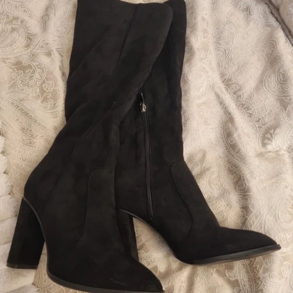 Chic Black Heeled Boots for Women